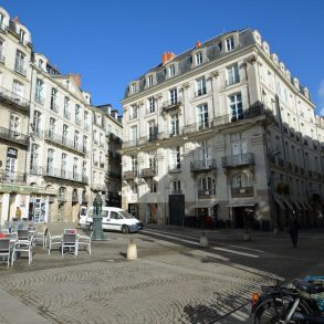 Immeuble et place site