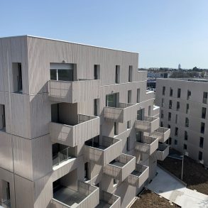 Résidence prise du toit terrasse carré site