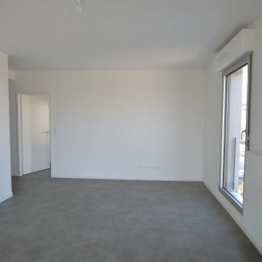 Séjour vue vers chambre